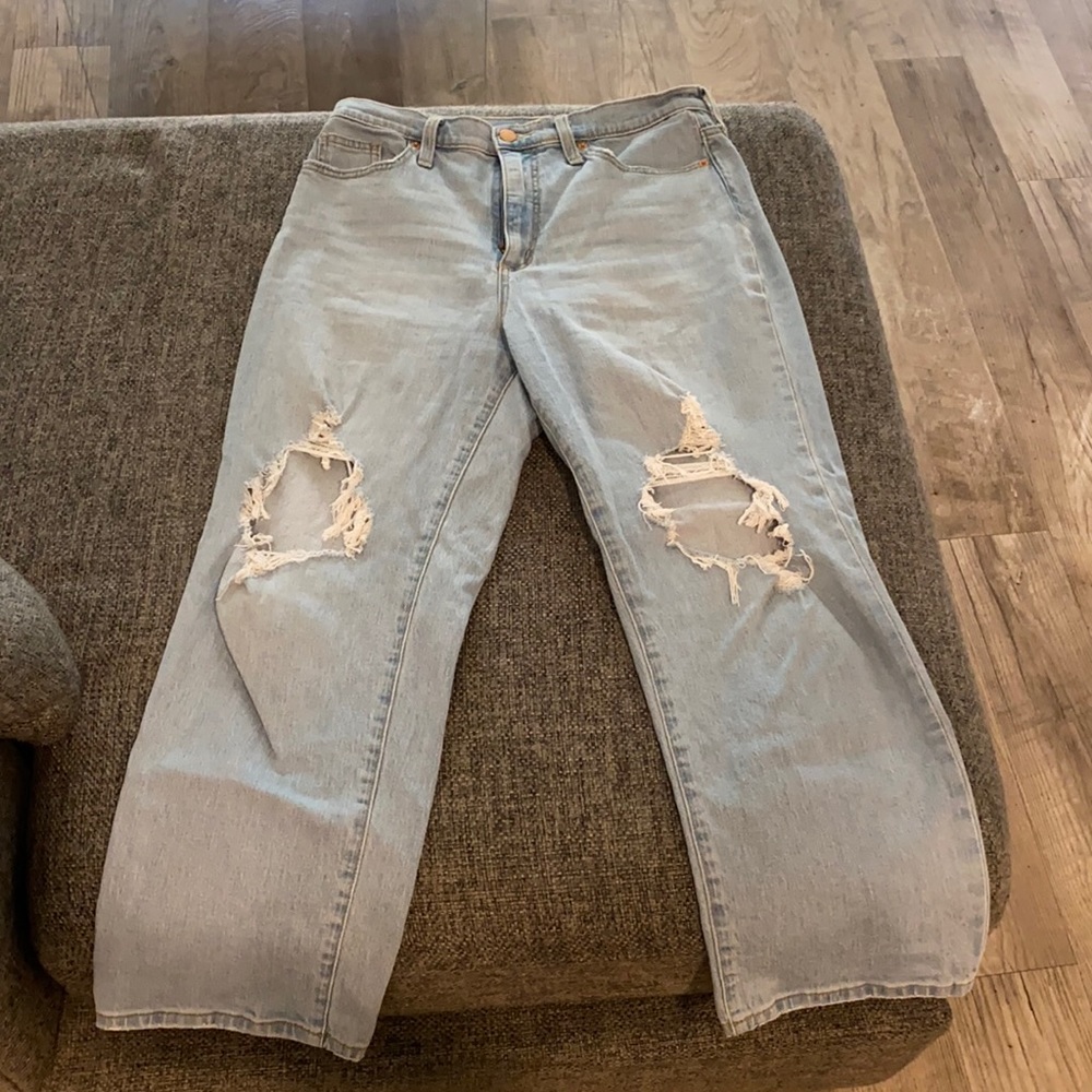 Universal Threads Womens Ripped High Waisted Mom Jeans